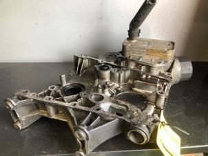 Gebruikte Distributiedeksel Mercedes C Estate (S204) 2.2 C-200 CDI 16V . Prijs € 90,00 Margeregeling aangeboden door Tijdeman Mercedes Onderdelen