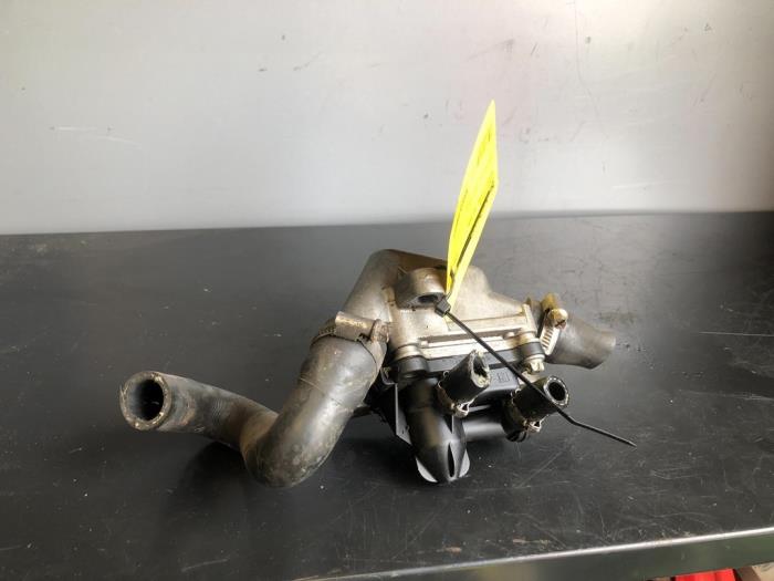 Gebruikte Brandstofkoeler Mercedes C Estate (S204) 2.2 C-200 CDI 16V . Prijs € 49,00 Margeregeling aangeboden door Tijdeman Mercedes Onderdelen