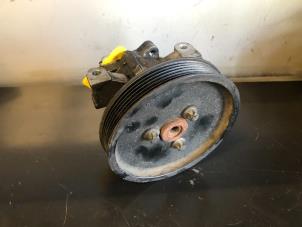 Gebruikte Servopomp Mercedes C Combi (S203) 2.2 C-220 CDI 16V Prijs € 50,00 Margeregeling aangeboden door Tijdeman Mercedes Onderdelen