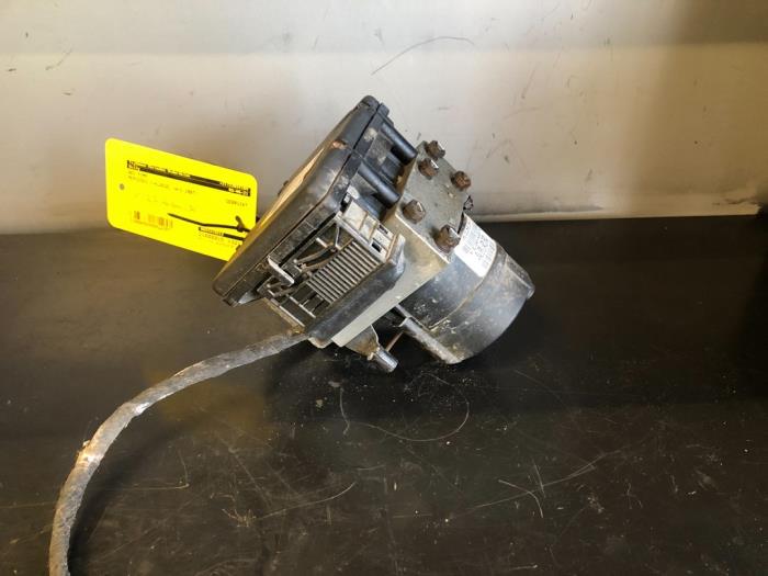 Gebruikte ABS Pomp Mercedes C Combi (S202) 1.8 C180T 16V Prijs € 79,00 Margeregeling aangeboden door Tijdeman Mercedes Onderdelen