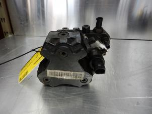 Gebruikte Hogedrukpomp Mercedes B (W245) 2.0 B-180 CDI 16V Prijs € 125,00 Margeregeling aangeboden door Tijdeman Mercedes Onderdelen