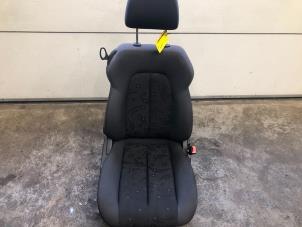 Gebruikte Voorstoel links Mercedes CLK (W208) 2.0 200 16V Prijs op aanvraag aangeboden door Tijdeman Mercedes Onderdelen