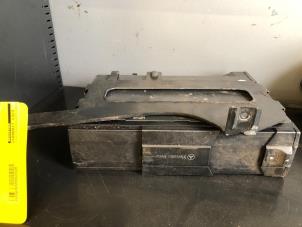 Gebruikte CD Wisselaar Mercedes CLK (C208) 2.0 200 16V Prijs op aanvraag aangeboden door Tijdeman Mercedes Onderdelen