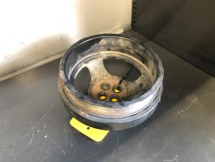 Gebruikte Krukas Poelie Mercedes Vito (639.6) 2.2 110 CDI 16V Euro 5 Prijs op aanvraag aangeboden door Tijdeman Mercedes Onderdelen