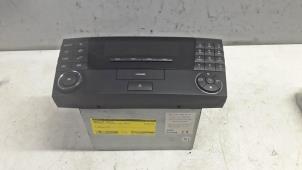 Gebruikte Radio CD Speler Mercedes E (W211) 2.7 E-270 CDI 20V Prijs € 90,00 Margeregeling aangeboden door Tijdeman Mercedes Onderdelen