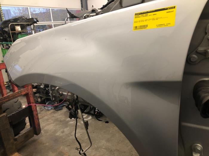 Spatbord links-voor van een Mercedes-Benz B (W245) 1.7 B-170 16V 2008