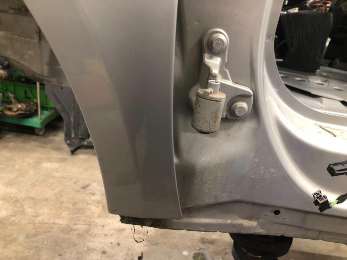 Spatbord links-voor van een Mercedes-Benz B (W245) 1.7 B-170 16V 2008