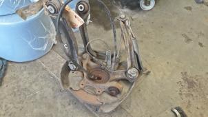 Gebruikte Fusee links-achter Mercedes C (W202) 1.8 C-180 16V Prijs € 65,00 Margeregeling aangeboden door Tijdeman Mercedes Onderdelen