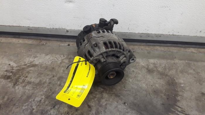 Gebruikte Dynamo Mercedes SLK (R170) 2.0 200 K 16V Prijs € 45,00 Margeregeling aangeboden door Tijdeman Mercedes Onderdelen