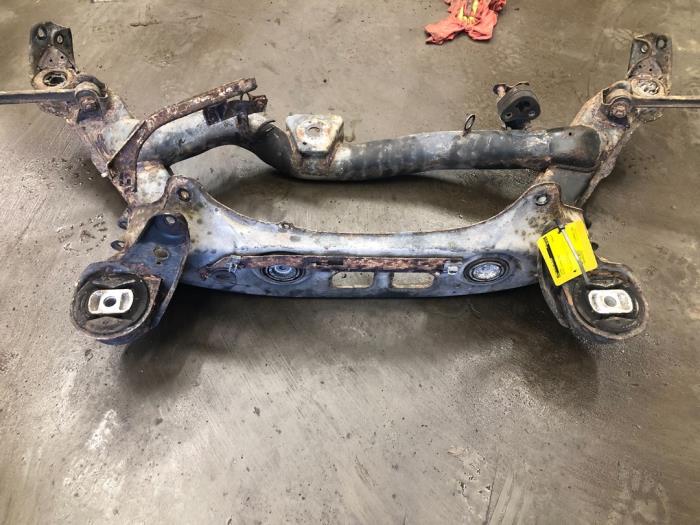 Gebruikte Subframe Mercedes E (W124) 4.2 420 E 32V Prijs op aanvraag aangeboden door Tijdeman Mercedes Onderdelen