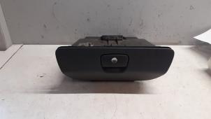 Gebruikte Dashboardkastje Mercedes Sprinter 3t (903) 308 CDI 16V Prijs € 52,03 Inclusief btw aangeboden door Tijdeman Mercedes Onderdelen