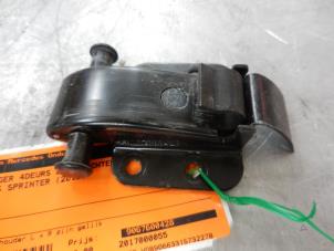 Gebruikte Deurvanger 4Deurs links-achter Mercedes Sprinter 3,5t (906.63) 313 CDI 16V Prijs € 18,15 Inclusief btw aangeboden door Tijdeman Mercedes Onderdelen