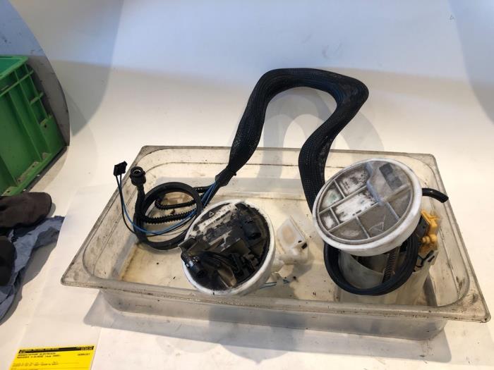 Gebruikte Tank element Pomp Mercedes C (W203) 3.0 C-320 CDI V6 24V Prijs € 70,00 Margeregeling aangeboden door Tijdeman Mercedes Onderdelen