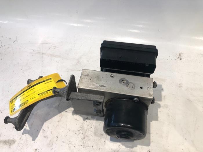 Gebruikte ABS Pomp Mercedes C (W203) 3.0 C-320 CDI V6 24V Prijs € 150,00 Margeregeling aangeboden door Tijdeman Mercedes Onderdelen