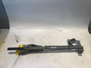 Gebruikte Gordelaangever links Mercedes E (C124) 2.0 200 CE 16V Prijs € 65,00 Margeregeling aangeboden door Tijdeman Mercedes Onderdelen