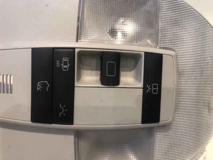 Binnenverlichting voor van een Mercedes-Benz B (W245) 1.7 B-170 16V 2008