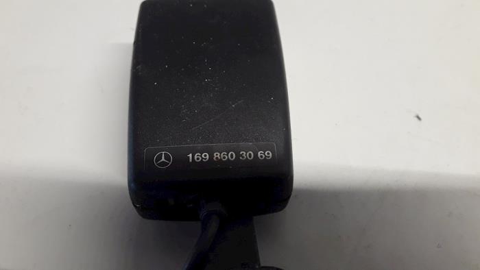 Veiligheidsgordel Insteek rechts-achter van een Mercedes-Benz B (W245,242) 1.5 B-150 16V 2007