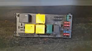 Gebruikte Zekeringkast Mercedes CLK (C208) 2.3 230K 16V Prijs € 45,00 Margeregeling aangeboden door Tijdeman Mercedes Onderdelen