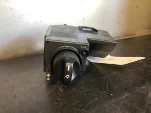 Gebruikte Licht Schakelaar Mercedes E (W210) 2.2 E-220 CDI 16V Prijs € 44,99 Margeregeling aangeboden door Tijdeman Mercedes Onderdelen