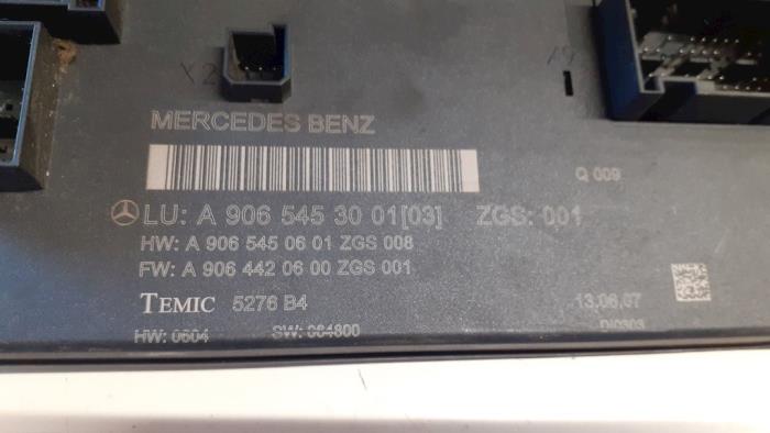 Zekeringkast van een Mercedes-Benz Sprinter 3,5t (906.63) 309 CDI 16V 2007