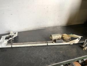 Gebruikte Gordelaangever links Mercedes E (C124) 2.0 200 CE 16V Prijs op aanvraag aangeboden door Tijdeman Mercedes Onderdelen