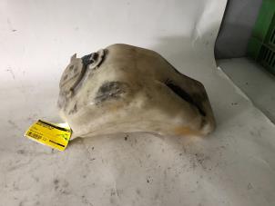 Gebruikte Ruitensproeiertank voor Mercedes 190 (W201) 2.0 E Kat. Prijs € 45,00 Margeregeling aangeboden door Tijdeman Mercedes Onderdelen