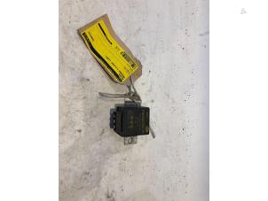 Gebruikte Relais Mercedes C (W202) 2.0 C-200 CGI 16V Prijs € 35,00 Margeregeling aangeboden door Tijdeman Mercedes Onderdelen