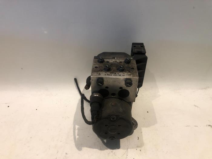 Gebruikte ABS Pomp Mercedes E (W210) 3.2 E-320 CDI 24V Prijs € 75,00 Margeregeling aangeboden door Tijdeman Mercedes Onderdelen