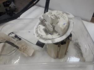 Gebruikte Tank element Pomp Mercedes C (W204) 2.2 C-200 CDI 16V Prijs € 70,00 Margeregeling aangeboden door Tijdeman Mercedes Onderdelen