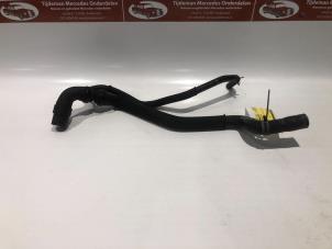Gebruikte Radiateurslang Mercedes B (W245) 2.0 B-200 16V Turbo Prijs € 25,00 Margeregeling aangeboden door Tijdeman Mercedes Onderdelen