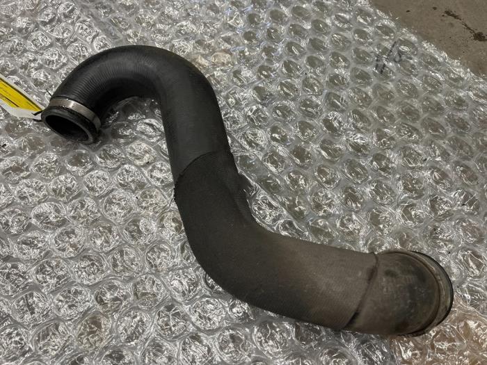 Gebruikte Intercooler Buis Mercedes B (W245) 2.0 B-180 CDI 16V Prijs € 30,00 Margeregeling aangeboden door Tijdeman Mercedes Onderdelen