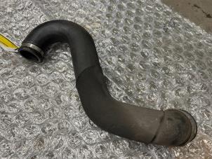 Gebruikte Intercooler Buis Mercedes B (W245) 2.0 B-180 CDI 16V Prijs € 30,00 Margeregeling aangeboden door Tijdeman Mercedes Onderdelen