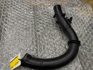 Gebruikte Intercooler Buis Mercedes B (W245) 2.0 B-200 16V Turbo Prijs € 40,00 Margeregeling aangeboden door Tijdeman Mercedes Onderdelen