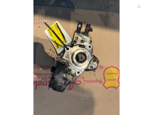 Gebruikte Hogedrukpomp Mercedes E (W211) 2.7 E-270 CDI 20V Prijs € 100,00 Margeregeling aangeboden door Tijdeman Mercedes Onderdelen