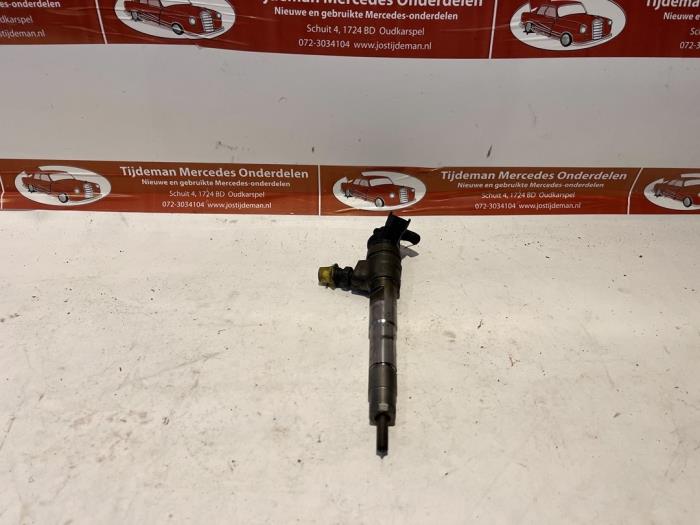 Verstuiver (diesel) van een Mercedes-Benz A (177.0) 1.5 A-180d 2020