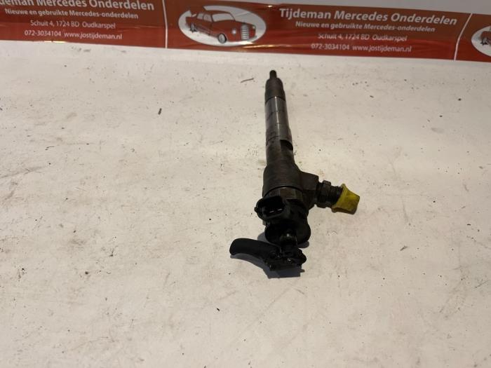 Verstuiver (diesel) van een Mercedes-Benz A (177.0) 1.5 A-180d 2020
