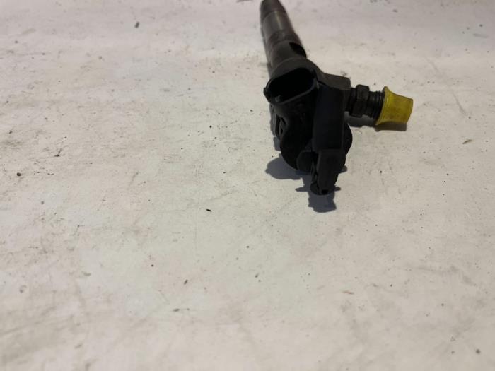 Verstuiver (diesel) van een Mercedes-Benz A (177.0) 1.5 A-180d 2020