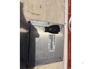 Gebruikte Contactslot + computer Mercedes C Combi (S203) 2.2 C-200 CDI 16V Prijs € 175,00 Margeregeling aangeboden door Tijdeman Mercedes Onderdelen