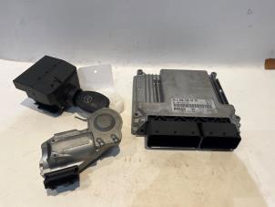 Gebruikte Contactslot + computer Mercedes C Combi (S203) 2.2 C-220 CDI 16V Prijs € 250,00 Margeregeling aangeboden door Tijdeman Mercedes Onderdelen