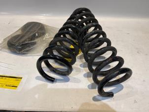 Gebruikte Veerschroef voor Mercedes C (W202) 1.8 C-180 16V Prijs € 30,00 Margeregeling aangeboden door Tijdeman Mercedes Onderdelen