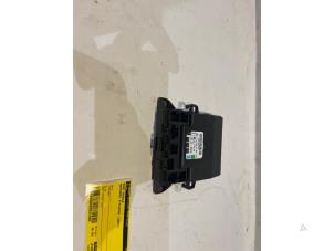 Gebruikte Raam module Mercedes R (W251) 5.0 500 V8 32V 4-Matic Prijs € 50,00 Margeregeling aangeboden door Tijdeman Mercedes Onderdelen