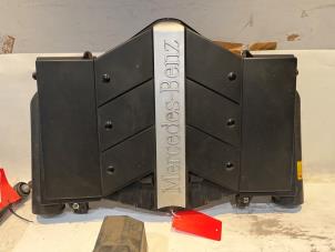 Gebruikte Luchtfilterhuis Mercedes R (W251) 5.0 500 V8 32V 4-Matic Prijs € 30,00 Margeregeling aangeboden door Tijdeman Mercedes Onderdelen