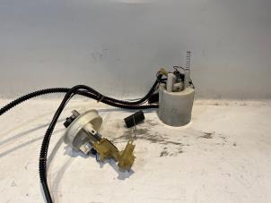 Gebruikte Benzinepomp Mercedes C Combi (S203) 2.6 C-240 18V Prijs € 75,00 Margeregeling aangeboden door Tijdeman Mercedes Onderdelen