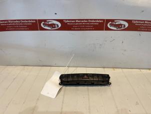 Gebruikte Stoelverwarmings Schakelaar Mercedes ML II AMG (164/4JG) 6.2 63 AMG 4-Matic V8 32V Prijs € 74,00 Margeregeling aangeboden door Tijdeman Mercedes Onderdelen