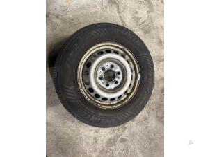 Gebruikte Velg + Band Mercedes Sprinter 3,5t (906.63) 310 CDI 16V Prijs € 84,70 Inclusief btw aangeboden door Tijdeman Mercedes Onderdelen