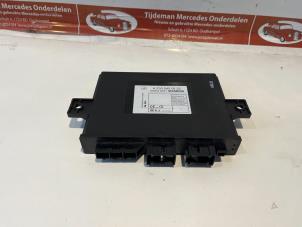 Gebruikte Keyless vehicle module Mercedes SL (R230) 5.0 SL-500 V8 24V Prijs € 101,00 Margeregeling aangeboden door Tijdeman Mercedes Onderdelen