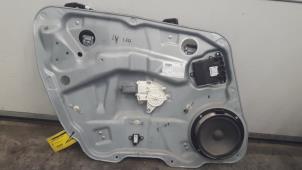 Gebruikte Ruitmechaniek 4Deurs links-voor Mercedes ML II (164/4JG) 3.0 ML-280 CDI 4-Matic V6 24V Prijs € 49,00 Margeregeling aangeboden door Tijdeman Mercedes Onderdelen