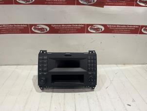 Gebruikte Radio CD Speler Mercedes Sprinter 3,5t (906.63) 310 CDI 16V Prijs € 242,00 Inclusief btw aangeboden door Tijdeman Mercedes Onderdelen