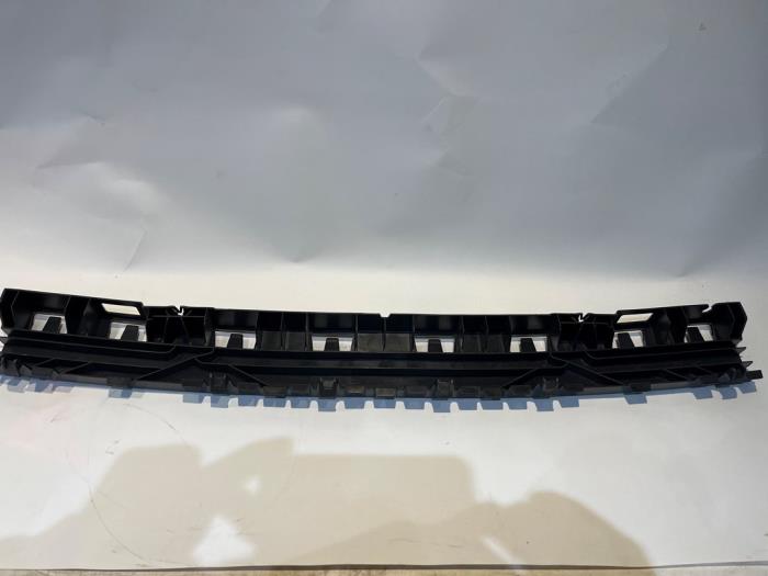 Bumperframe achter van een Mercedes-Benz A (177.0) 1.5 A-180d 2020