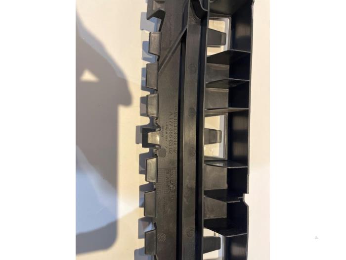 Bumperframe achter van een Mercedes-Benz A (177.0) 1.5 A-180d 2020